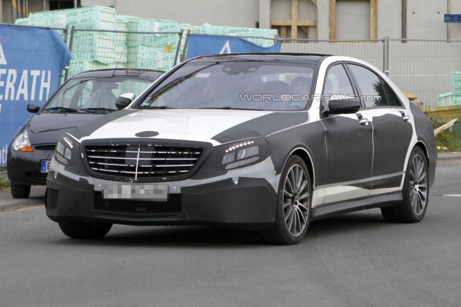 Тестеры Mercedes-Benz "объезжают" S63 AMG